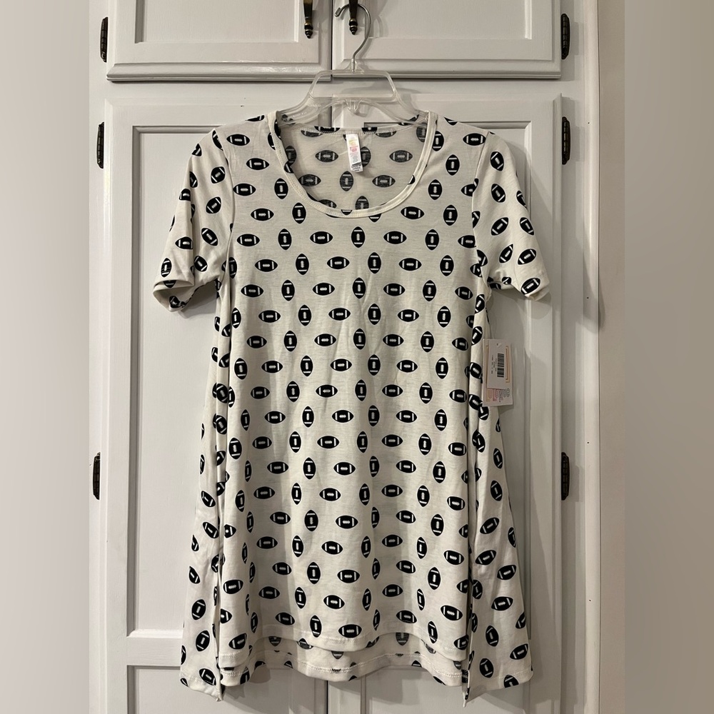 NWT LuLaRoe Football Perfect Tee—size XXS